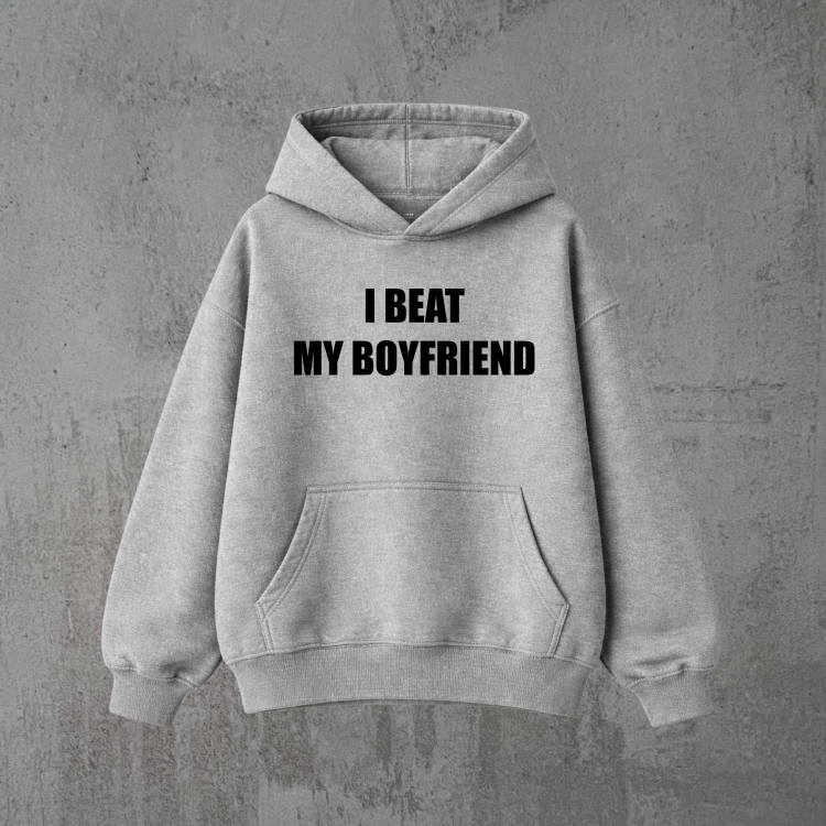 i beat my boyfriend szara bluza czarny.png