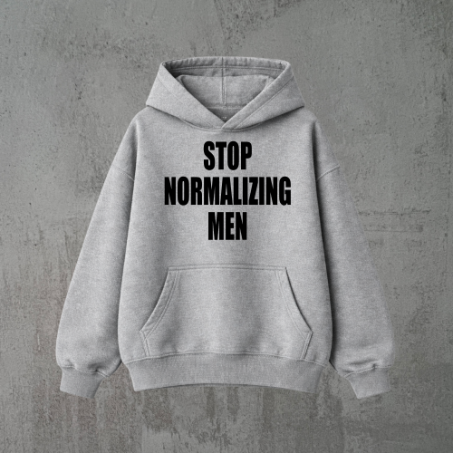 stop normalizing men szara bluza czarny.png
