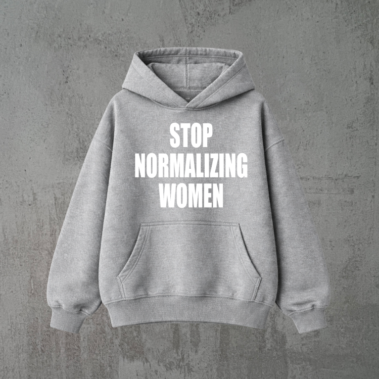 stop normalizing women szara bluza biały.png